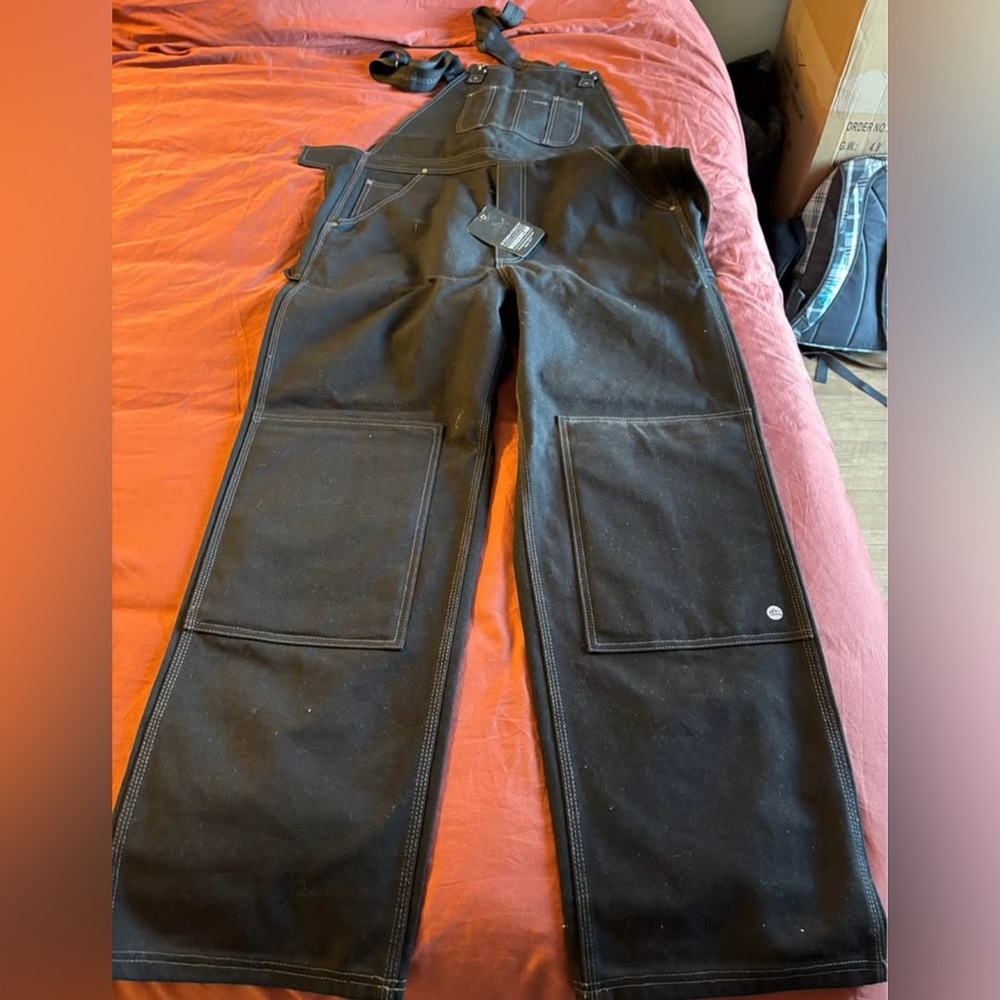 Brand New - Workwear Jumpsuit - Size : Large 
Length: 32 
Waist: 38